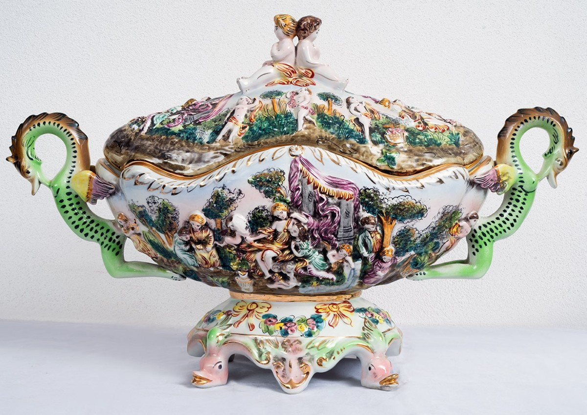 Antique Polychrome Capodimonte Porcelain Tureen. Naples, 20th Century.-photo-3