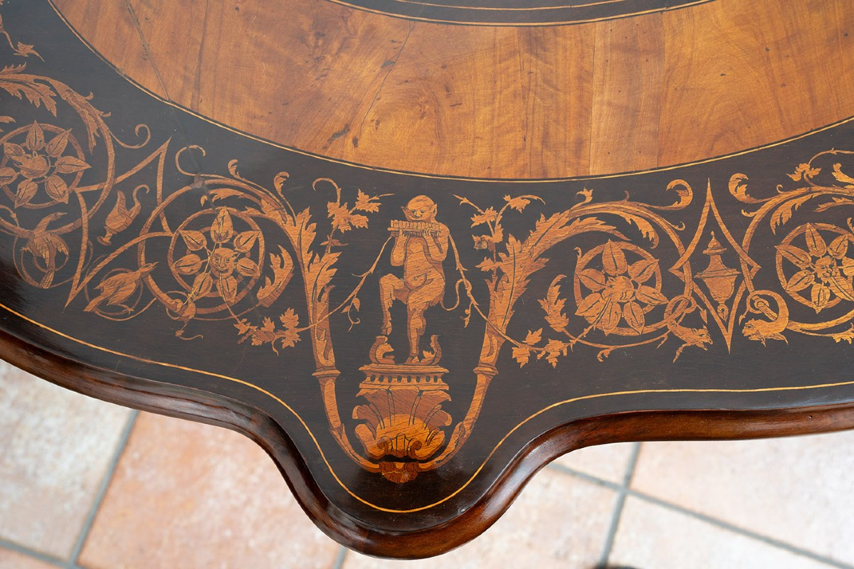 Table basse ancienne de Nice (France), XIXe siècle.-photo-1