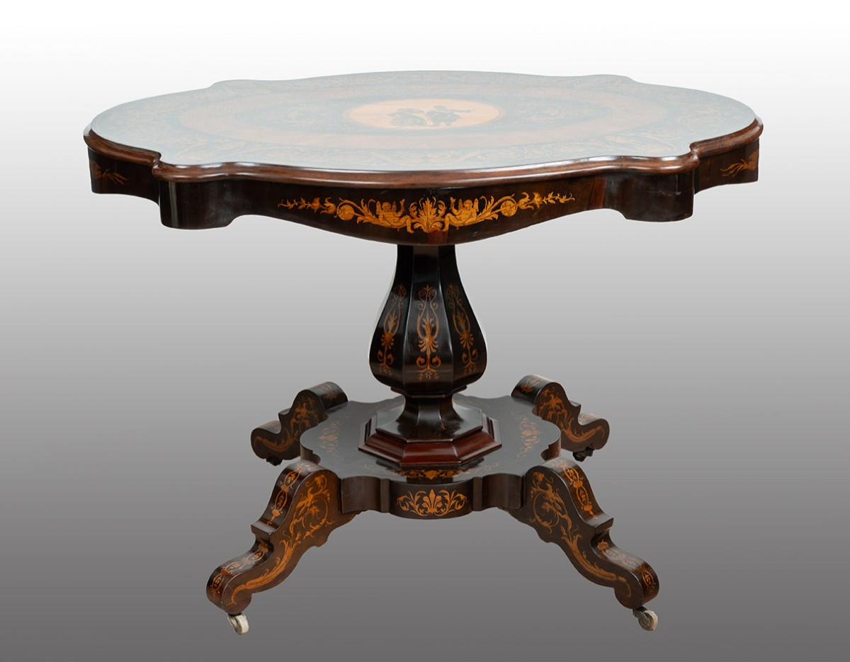 Table basse ancienne de Nice (France), XIXe siècle.