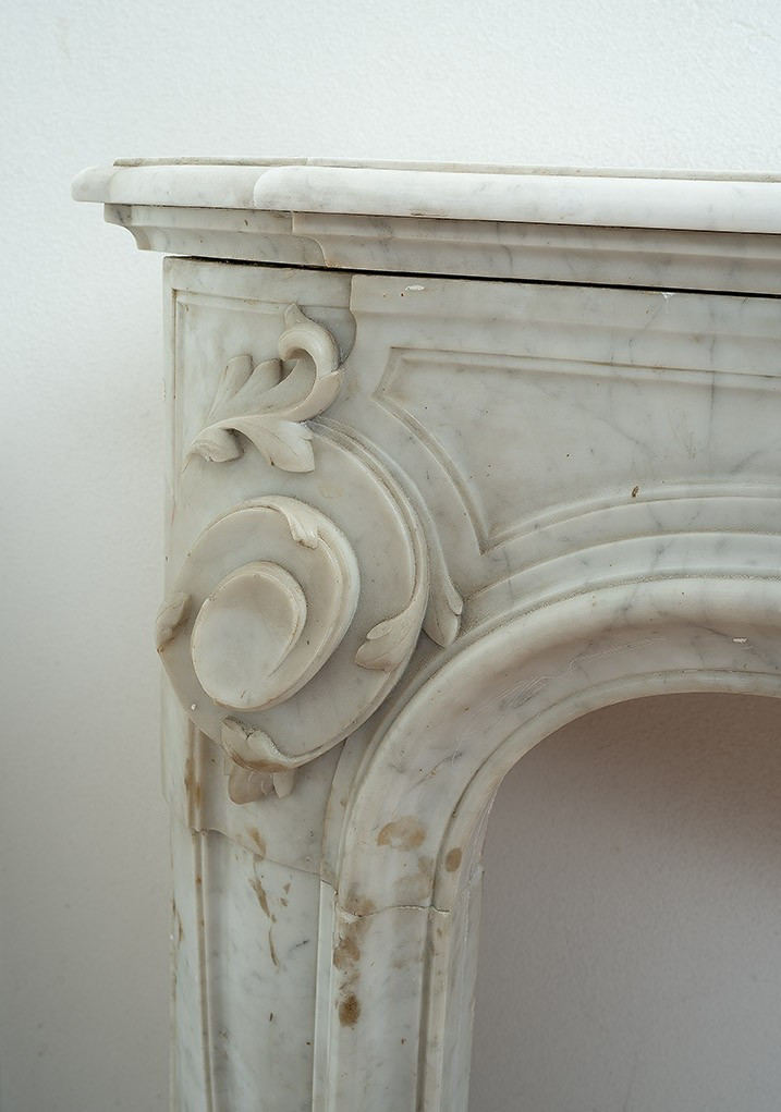 Cheminée ancienne en marbre de style Louis XV datant du début du XIXe siècle.-photo-1