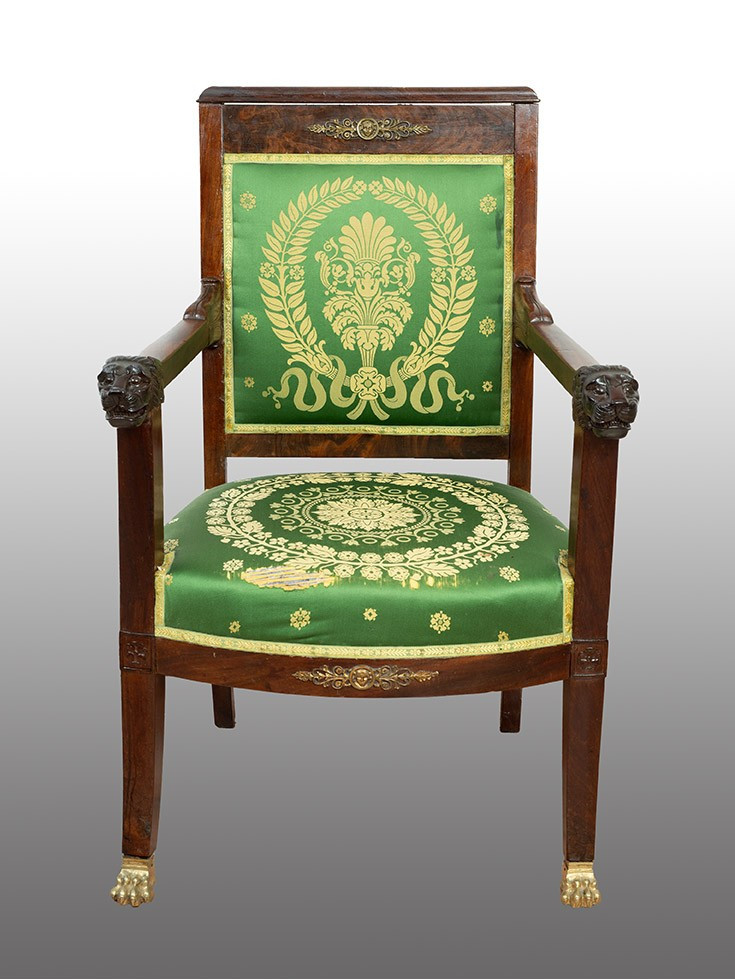 Fauteuil français ancien du XIXe siècle.