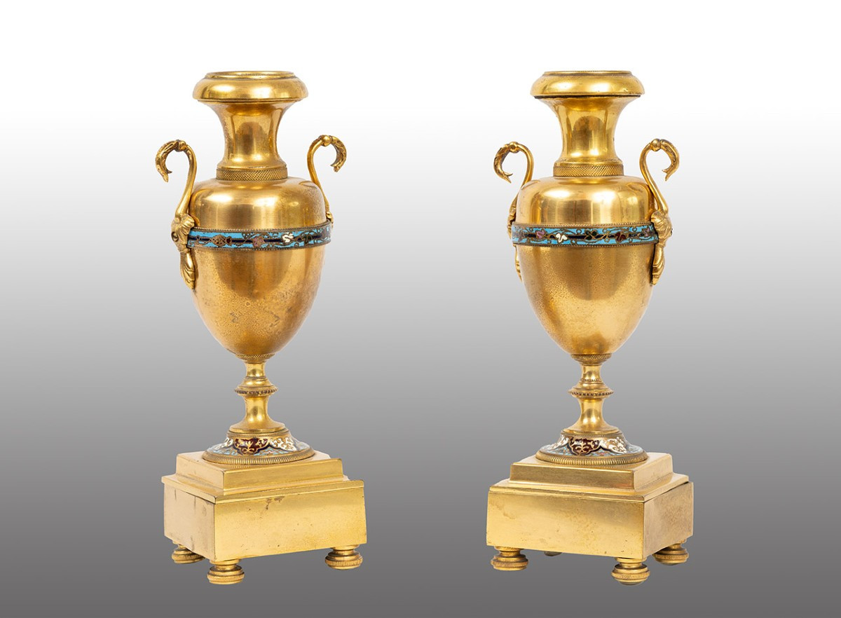 Paire de vases anciens France, XIXe siècle.