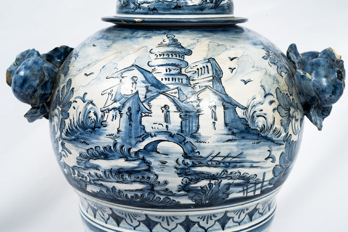 An Antique Glazed Majolica Vase From The 19th-century Albisola Factory.-photo-2