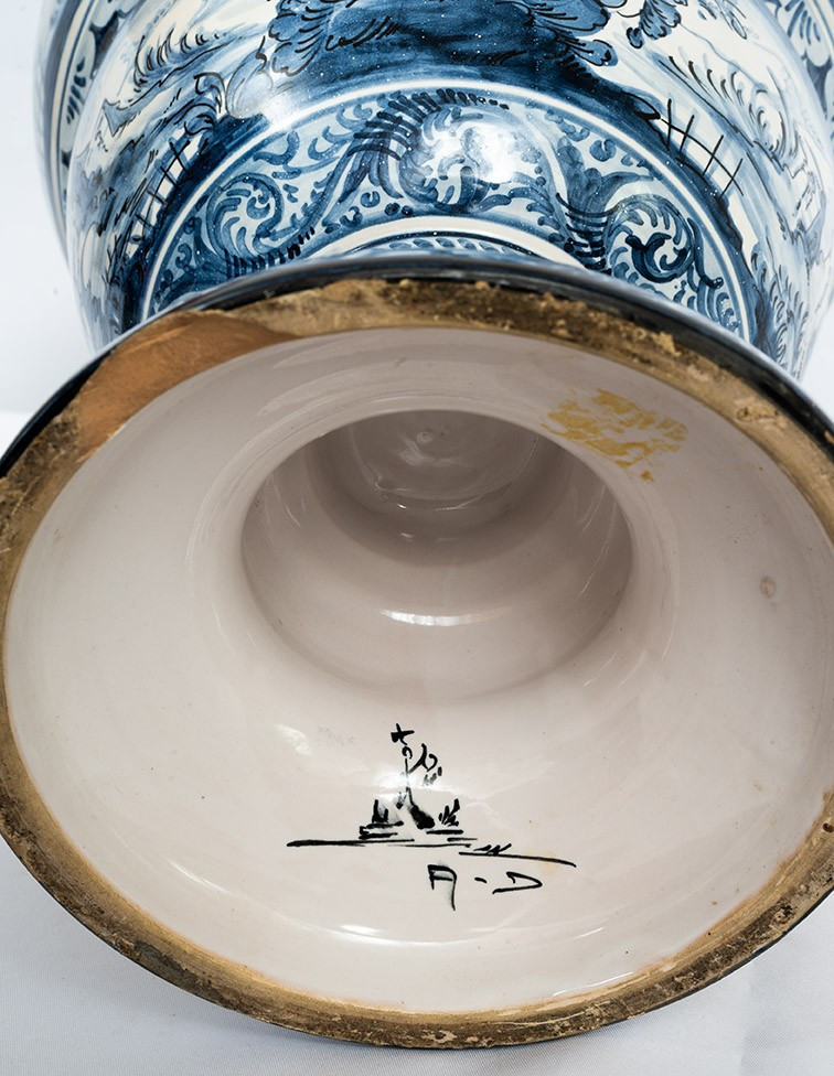 An Antique Glazed Majolica Vase From The 19th-century Albisola Factory.-photo-3
