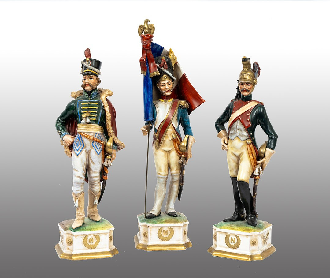 Sculptures anciennes en porcelaine polychrome de Capodimonte, Naples, XXe siècle.