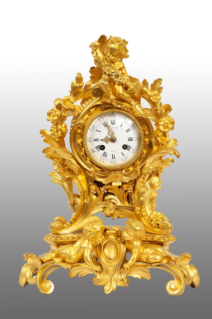 Pendule ancienne en bronze doré de Napoléon III, signée « Paillard ». France, XIXe siècle.