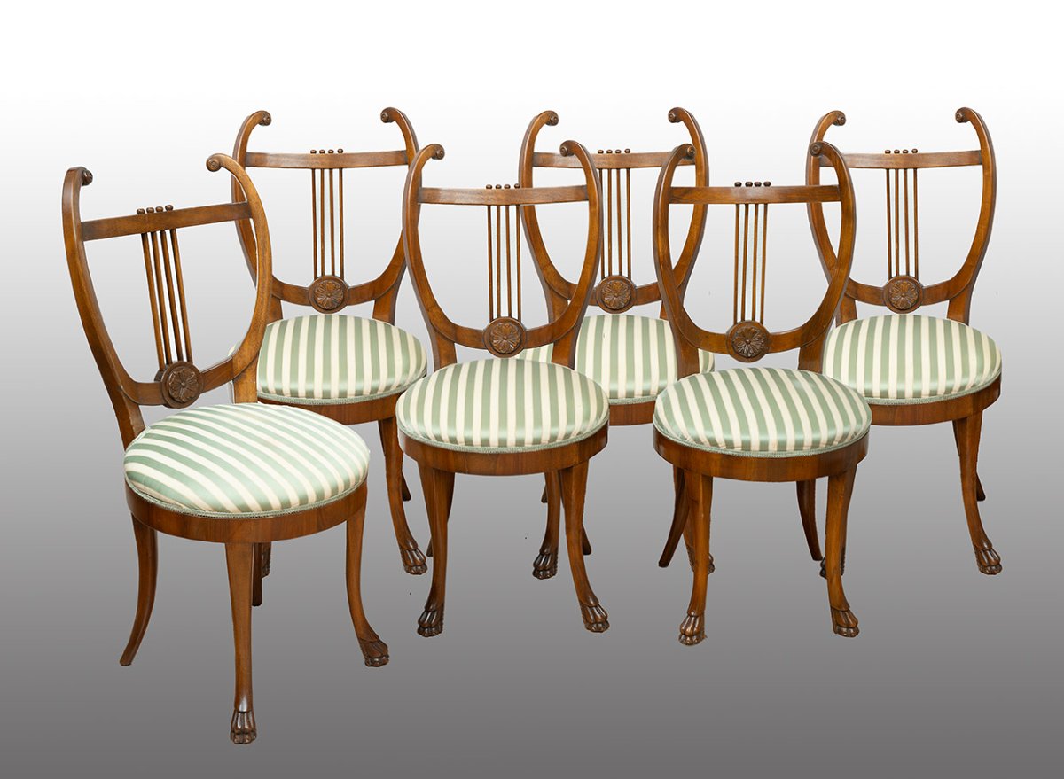 Ensemble de six chaises anciennes Lucchese Empire en noyer massif. XIXe siècle.