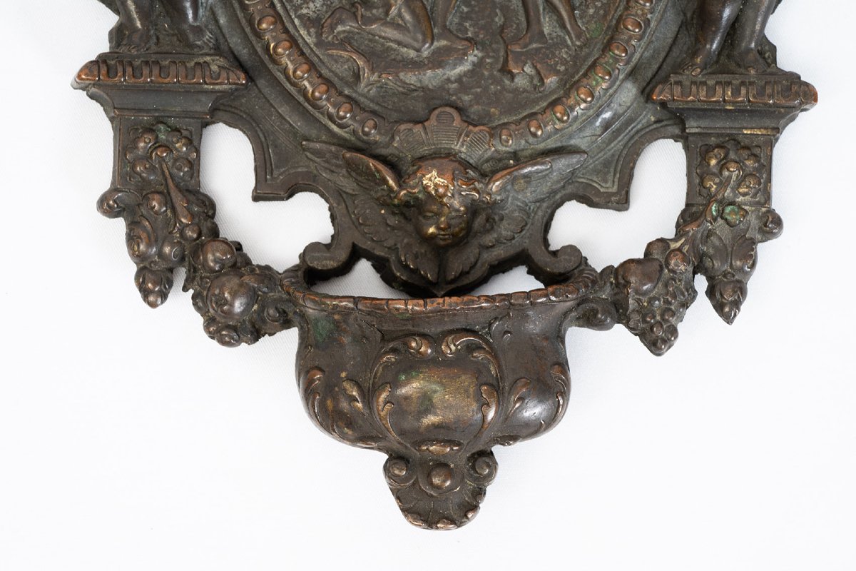 Bénitier ancien en cuivre repoussé de Naples, XIXe siècle.-photo-4