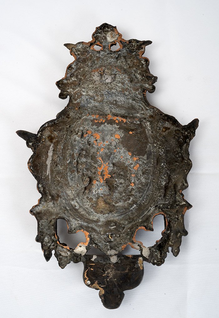Bénitier ancien en cuivre repoussé de Naples, XIXe siècle.-photo-1