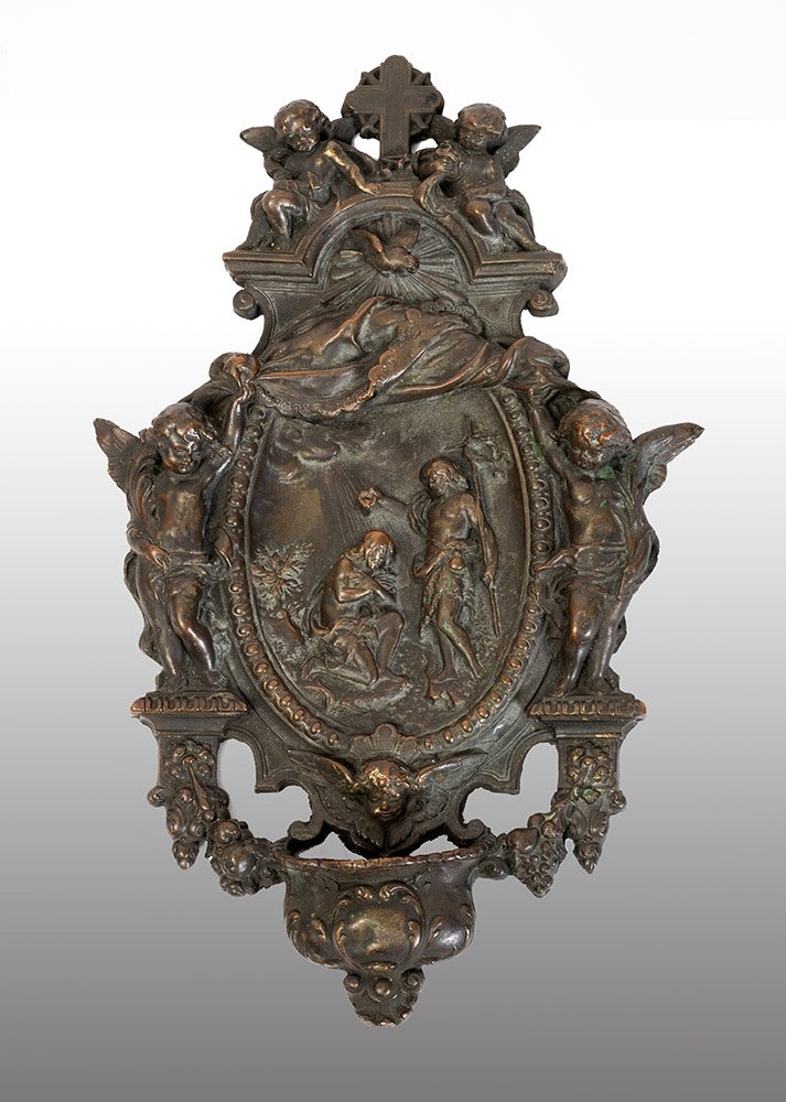 Bénitier ancien en cuivre repoussé de Naples, XIXe siècle.