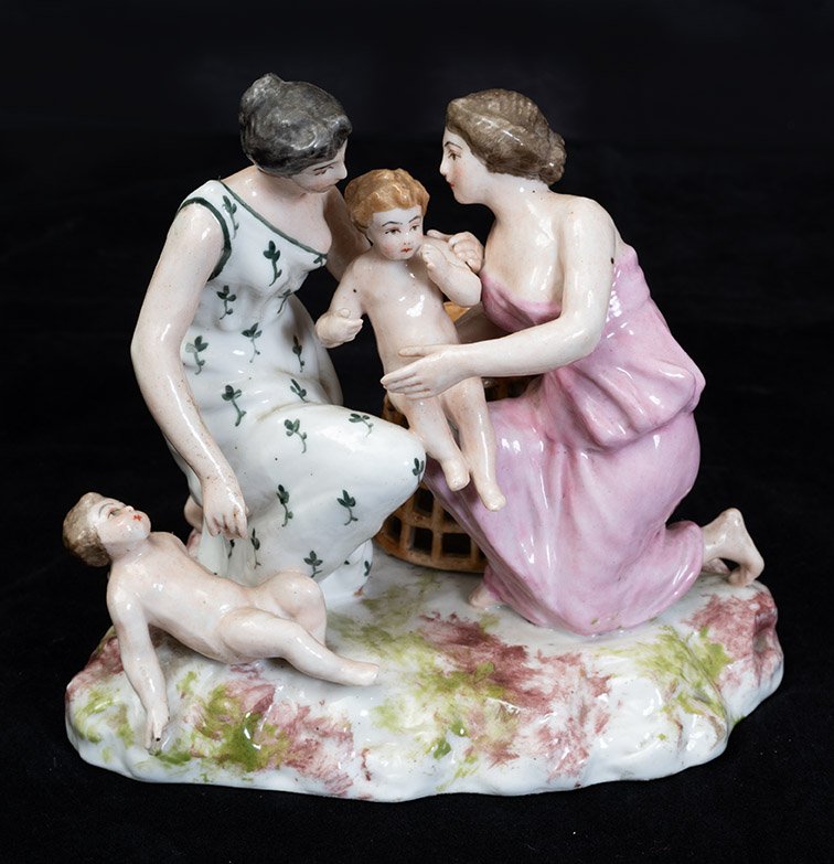 Paire de sculptures en porcelaine. Époque : fin du XIXe siècle.-photo-2
