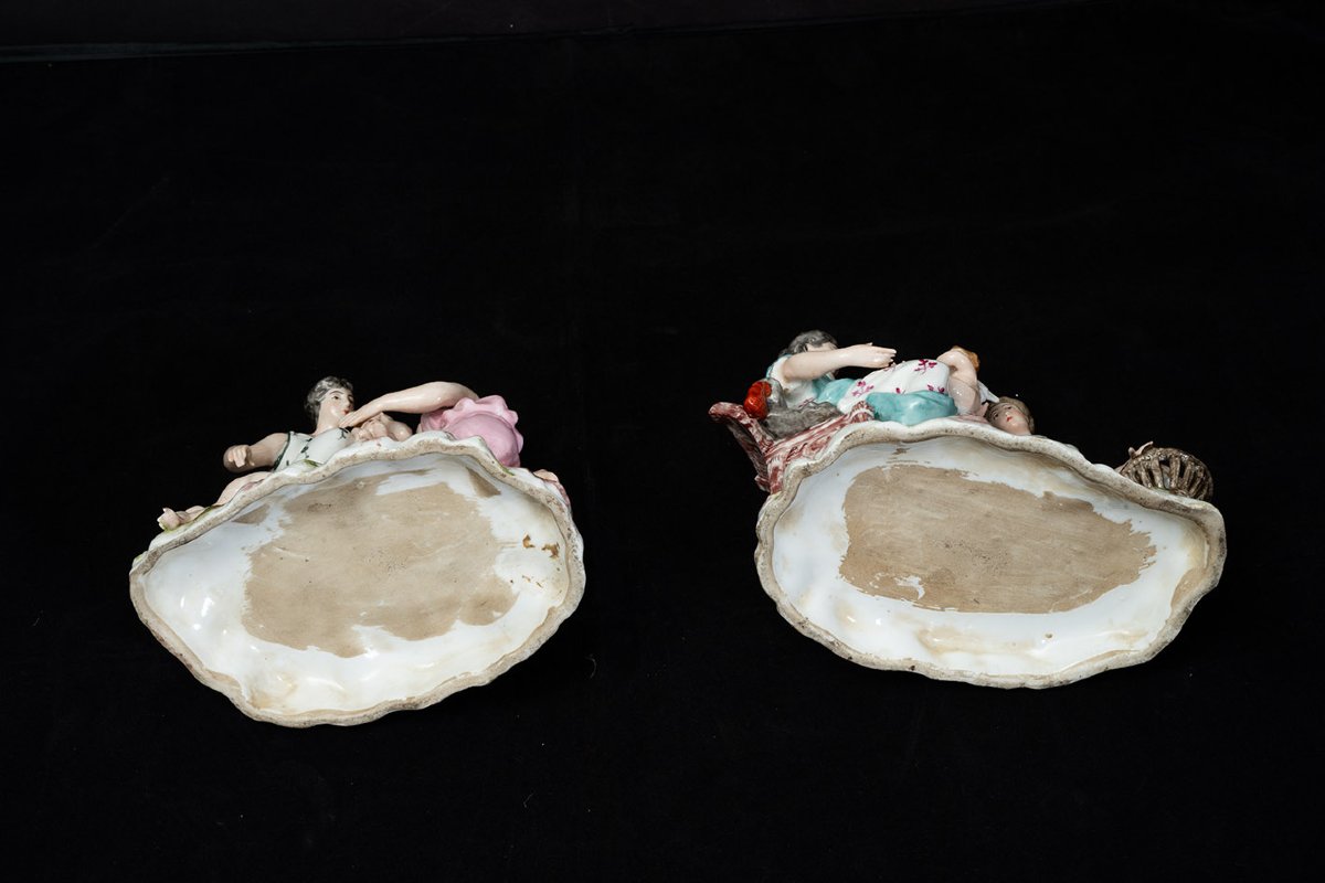 Paire de sculptures en porcelaine. Époque : fin du XIXe siècle.-photo-1