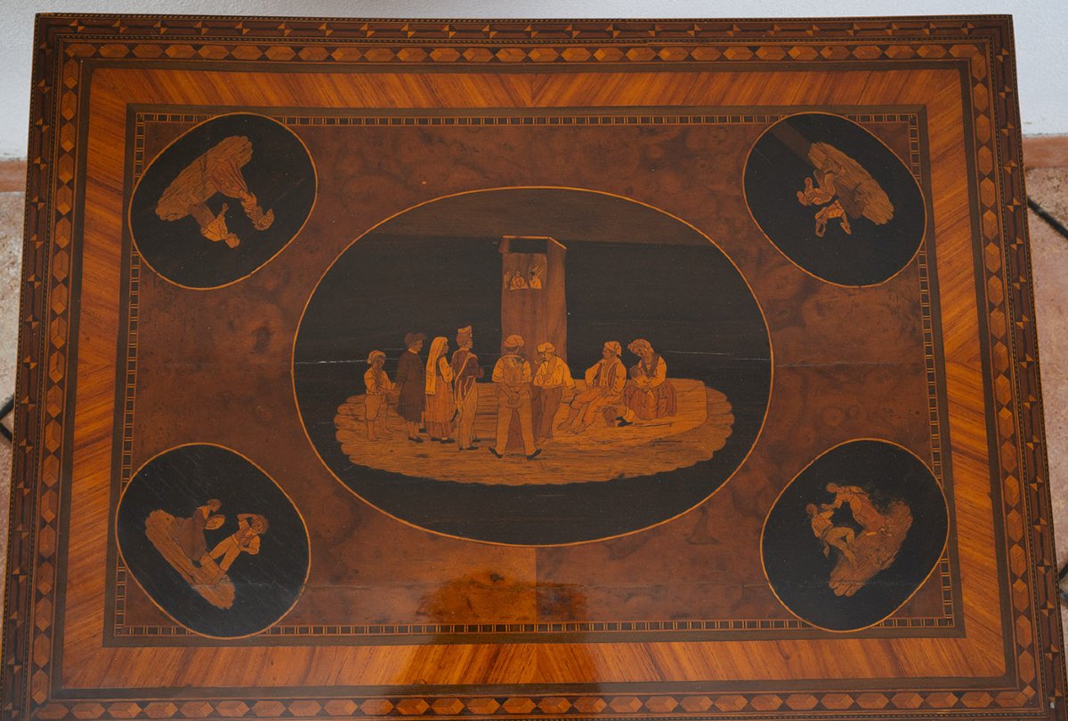 Table basse ancienne en bois exotique précieux.  Sorrente (Italie)  XIXe siècle.-photo-3