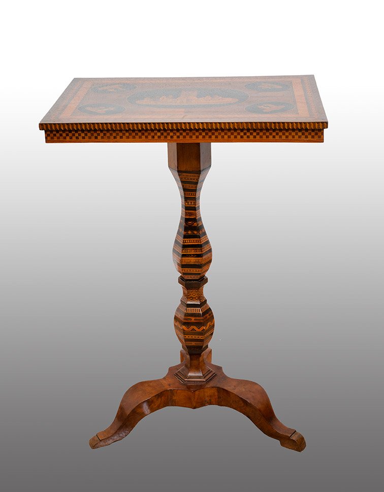 Table basse ancienne en bois exotique précieux.  Sorrente (Italie)  XIXe siècle.