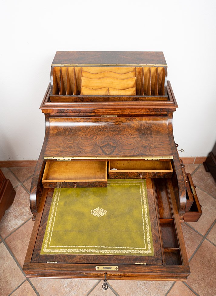 English Victorian Davenport Made Of Walnut Burl With Inlaid Details, 19th Century-photo-3