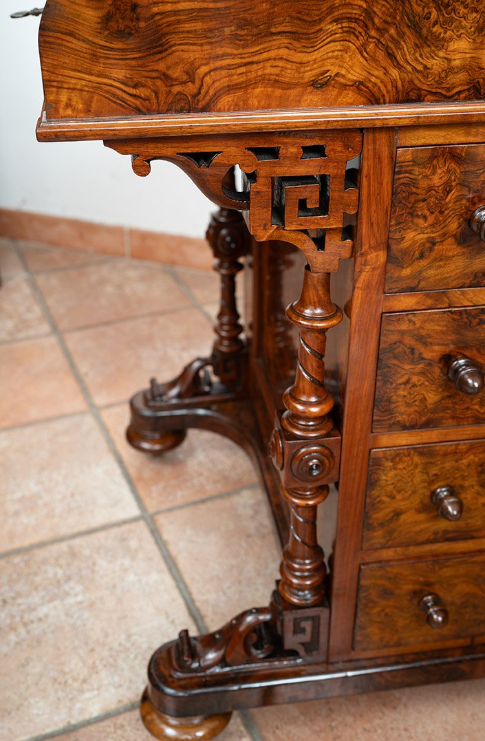 English Victorian Davenport Made Of Walnut Burl With Inlaid Details, 19th Century-photo-4