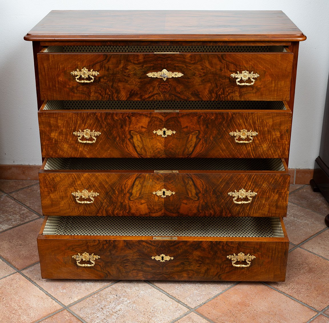 Commode Biedermeier ancienne, XIXe siècle.-photo-3