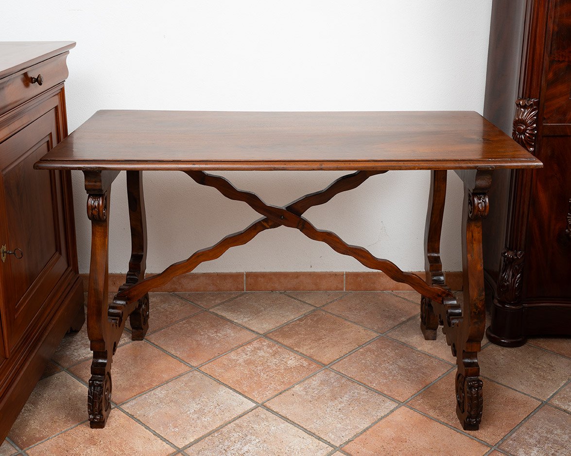Table ancienne en noyer massif. Naples, début du XVIIIe siècle.-photo-3