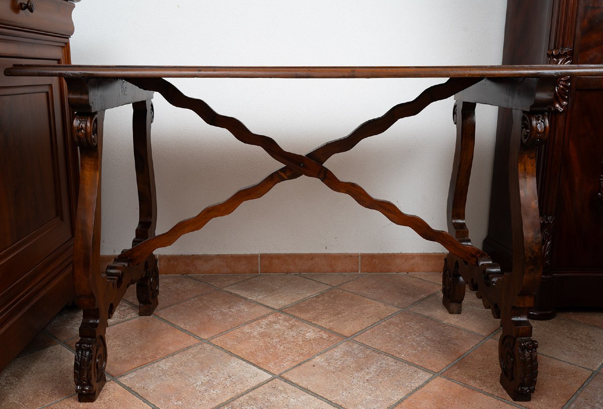 Table ancienne en noyer massif. Naples, début du XVIIIe siècle.-photo-4