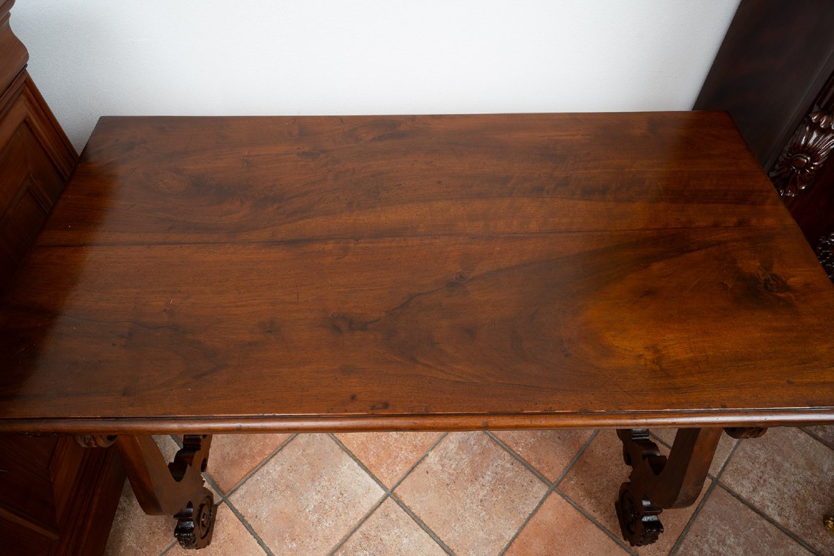 Table ancienne en noyer massif. Naples, début du XVIIIe siècle.-photo-1
