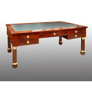 Bureau Empire ancien en acajou à entrejambe et inserts en bronze doré. France 19siecle