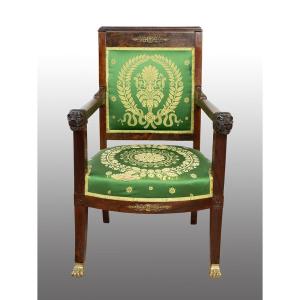 Fauteuil français ancien du XIXe siècle.