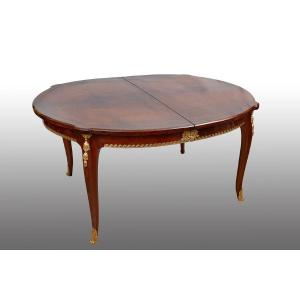 Table ancienne avec six chaises, France, XIXe siècle.