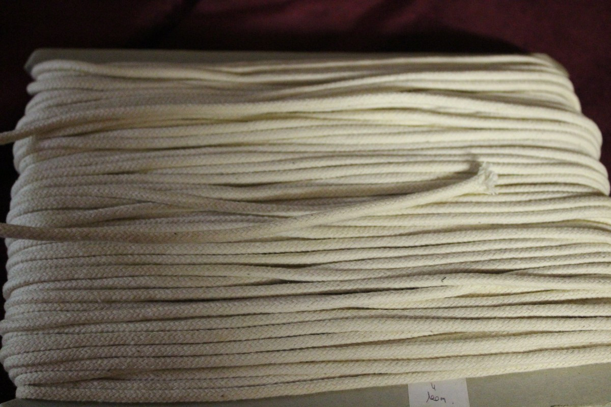 Lot  sold&eacute;: TISSUS, GALONS, PASSEMENTERIE-photo-4