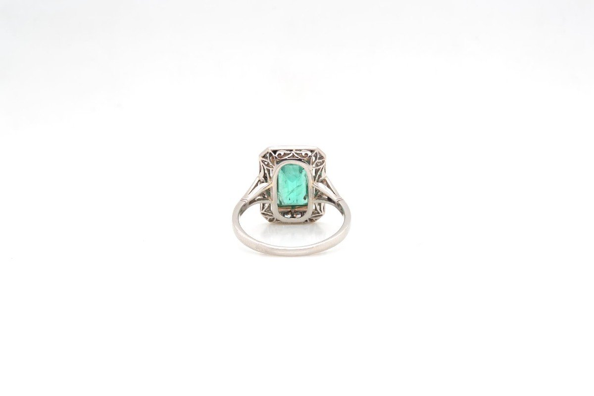 Rectangle Shaped Ring Set With An Emerald-photo-1