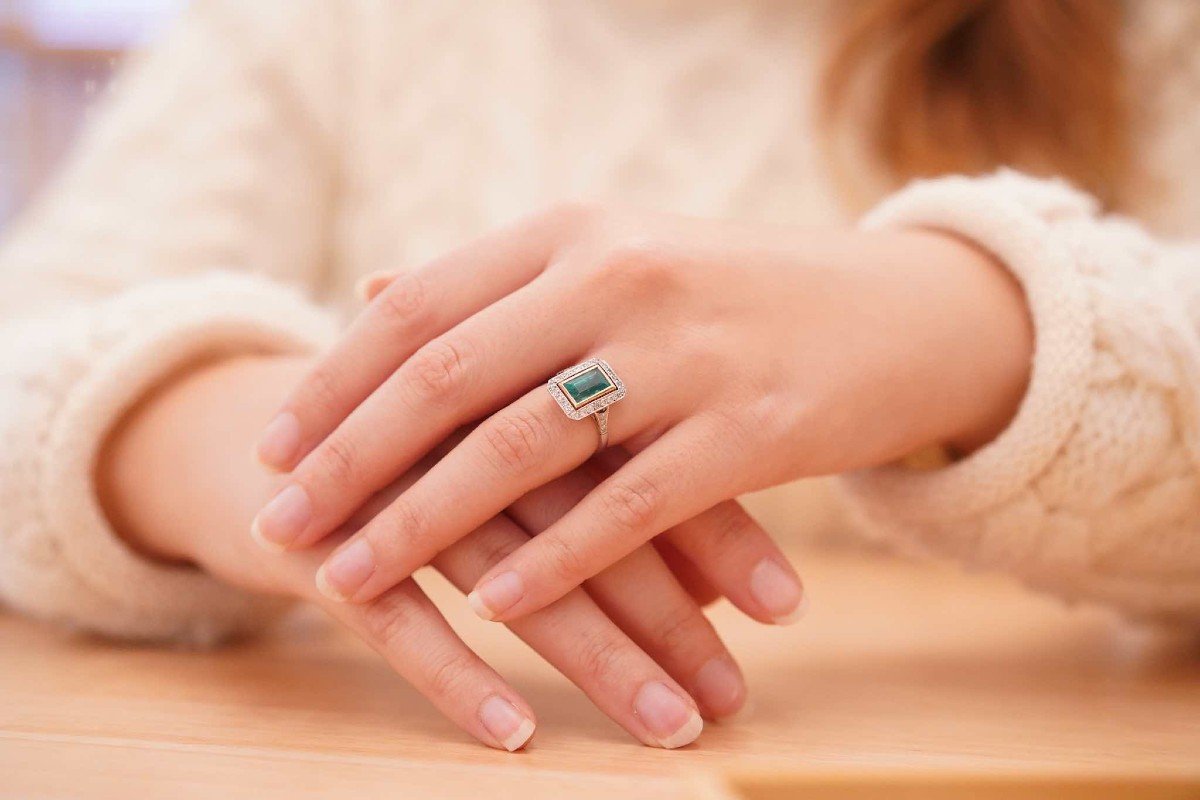 Rectangle Shaped Ring Set With An Emerald-photo-2