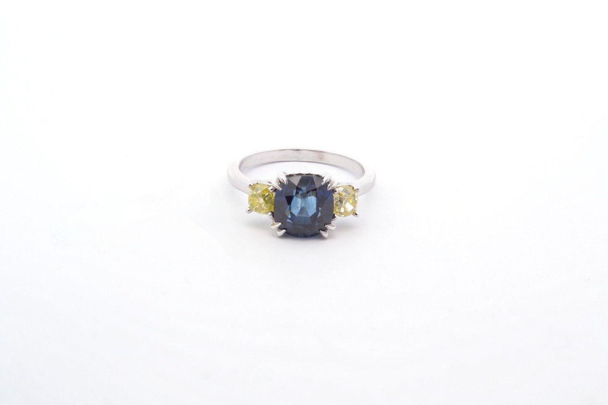 Sapphire And Yellow Diamond Ring In Platinum-photo-2
