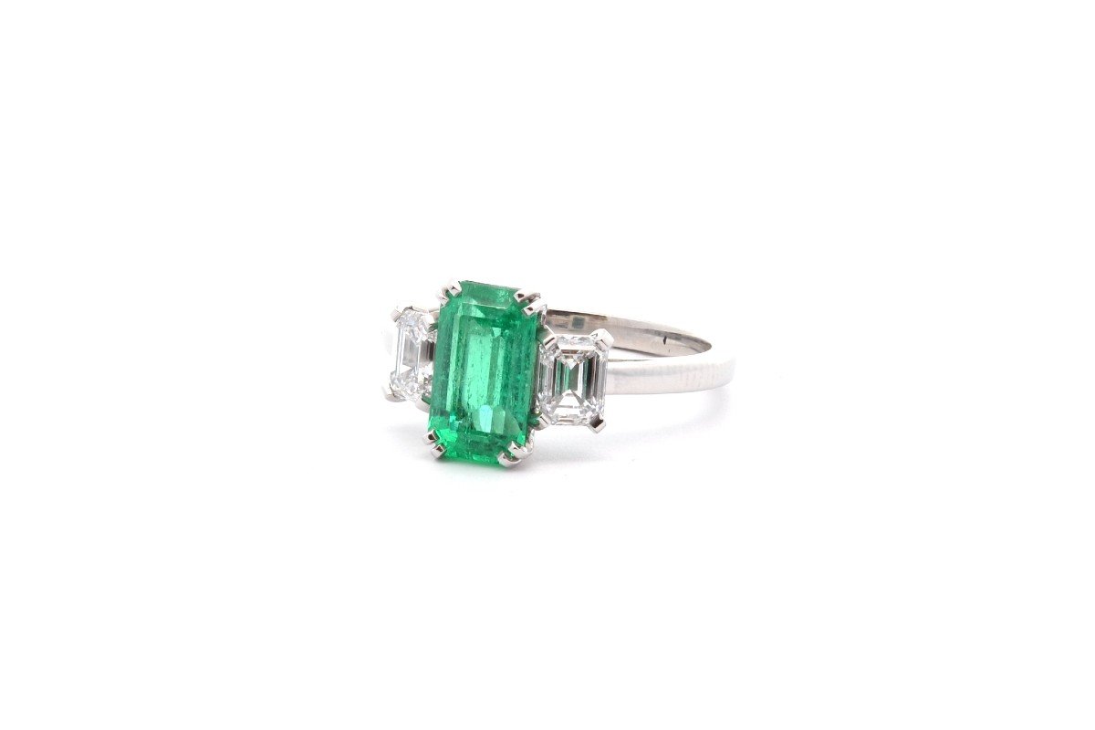 Emerald Ring 1.78cts And Diamonds