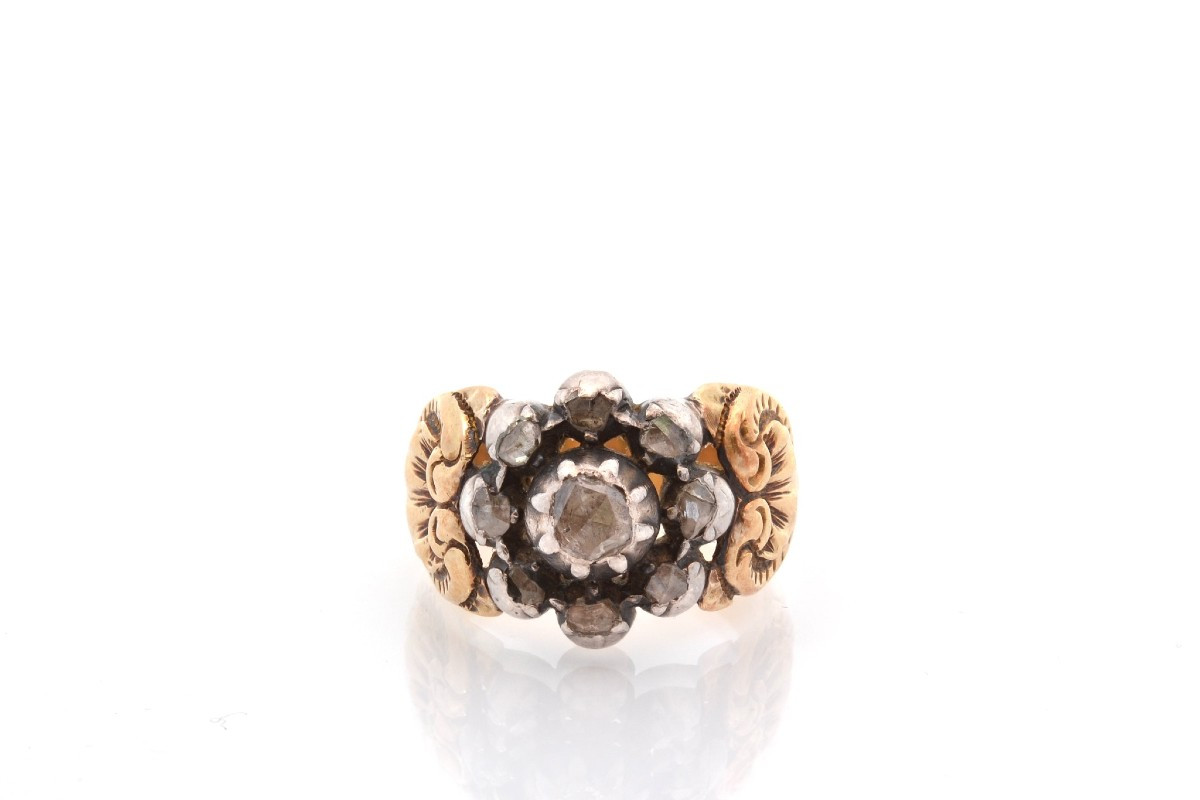Antique Diamond Ring In 18k Gold-photo-2