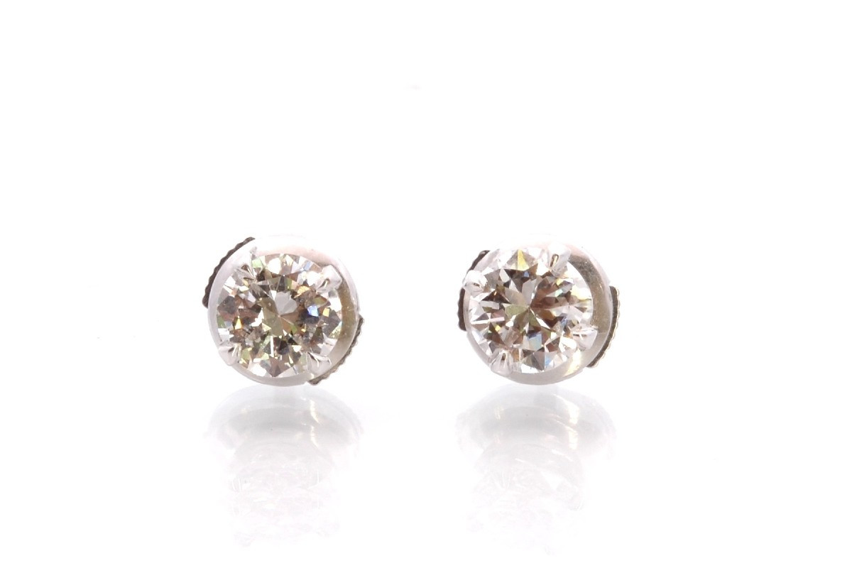 18k White Gold Diamond Stud Earrings