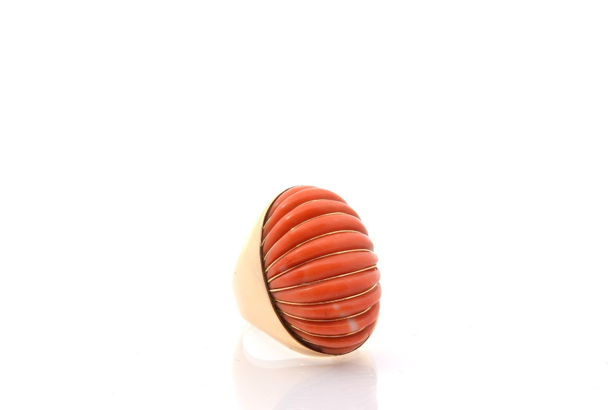 Vintage Coral Ring In 18k Gold-photo-3