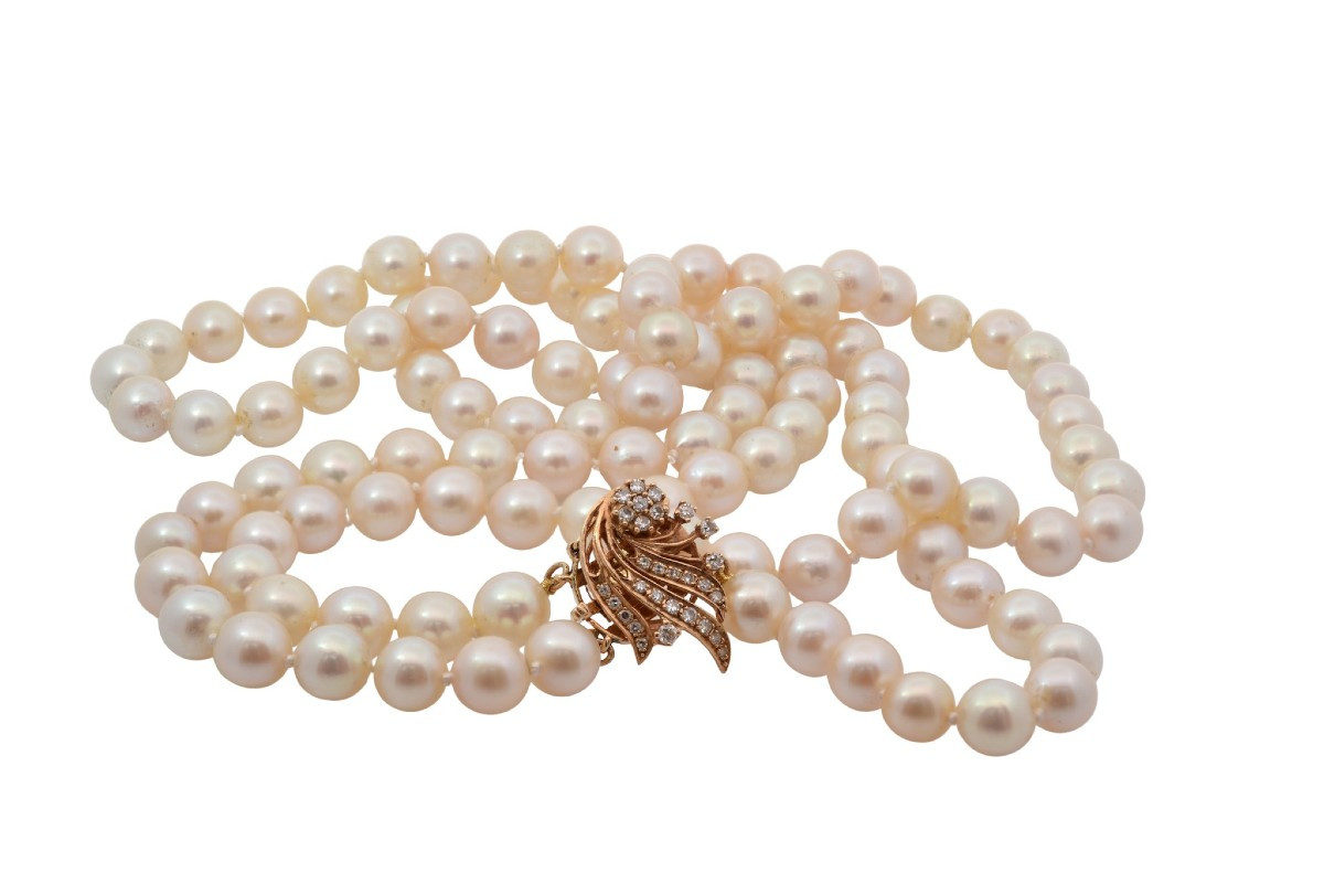 Cultured Pearl Necklace With A Gold And Diamond Clasp-photo-3
