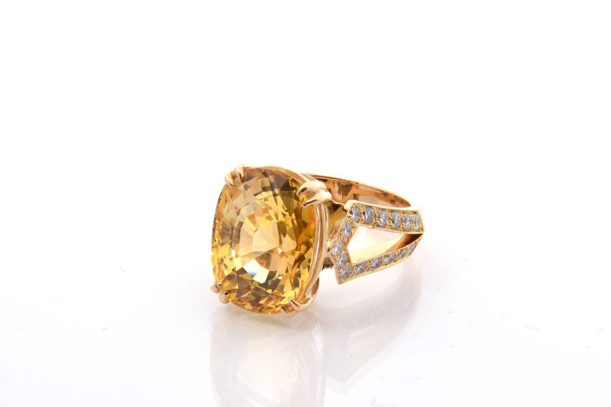 Bague saphir jaune de 14,03cts et diamants