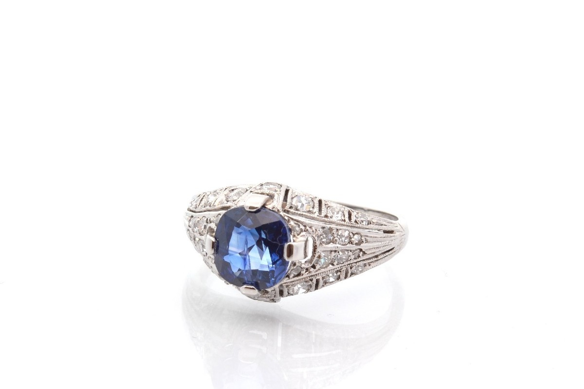 Art Deco Ring With A 2.53ct Sapphire And Diamonds