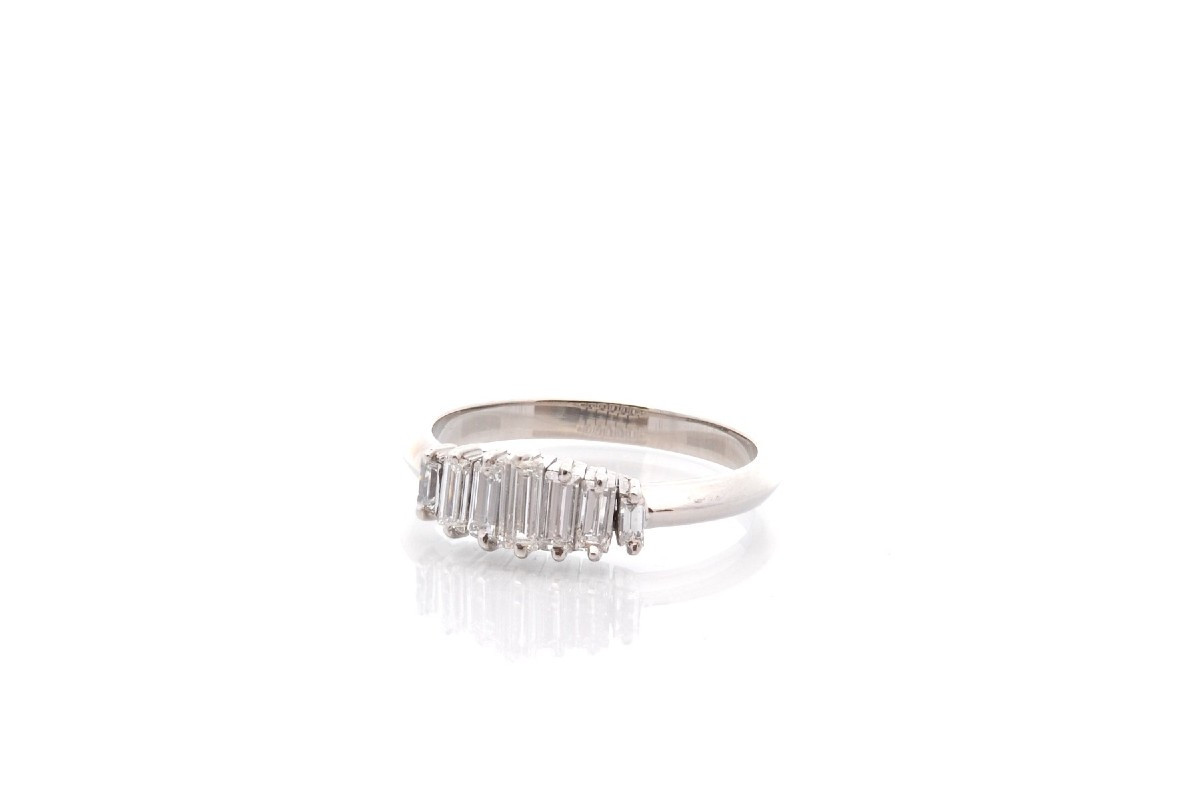 Bague diamants de taille baguette en platine