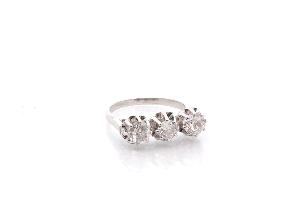 Three-diamond Ring In 18k Gold-photo-3