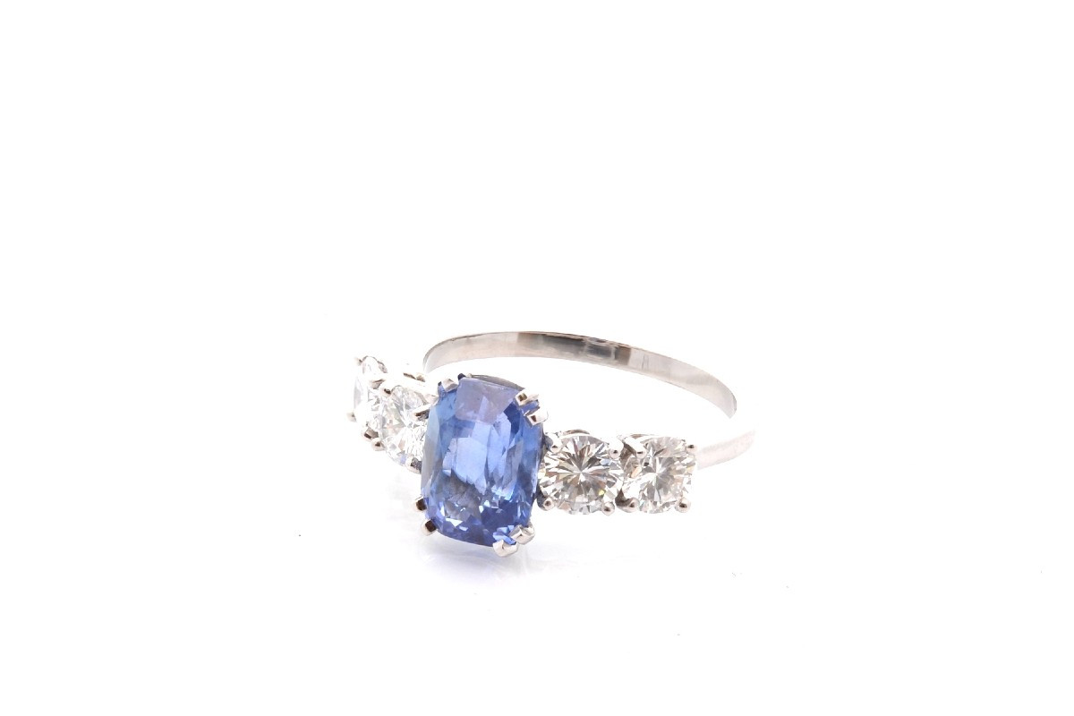 3.04cts Sapphire And Diamonds Ring In Platinum