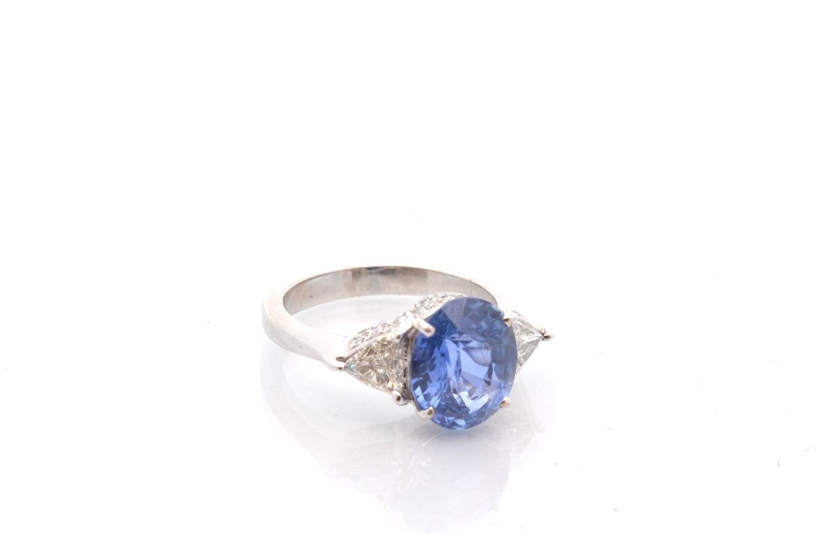 Vintage Ring With A 3.37-carat Sapphire And Diamonds-photo-4