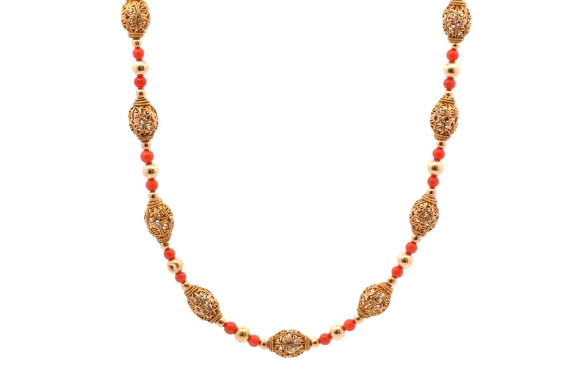 Collier ancien en or 18k et perles de corail