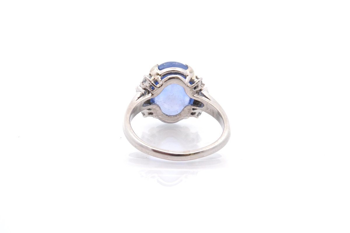 Ring With A 10.16-carat Cabochon Sapphire And Diamonds-photo-4