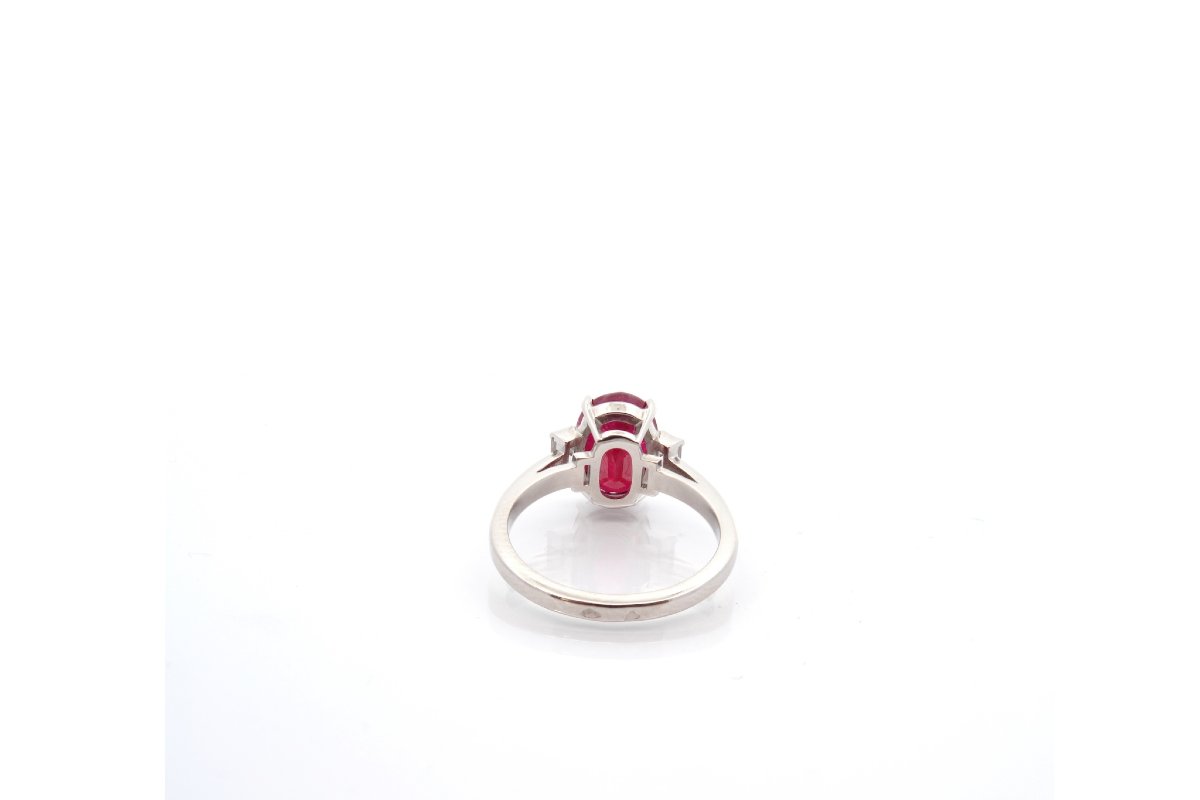 Ring With A 3.13-carat Burmese Ruby And Diamonds-photo-1