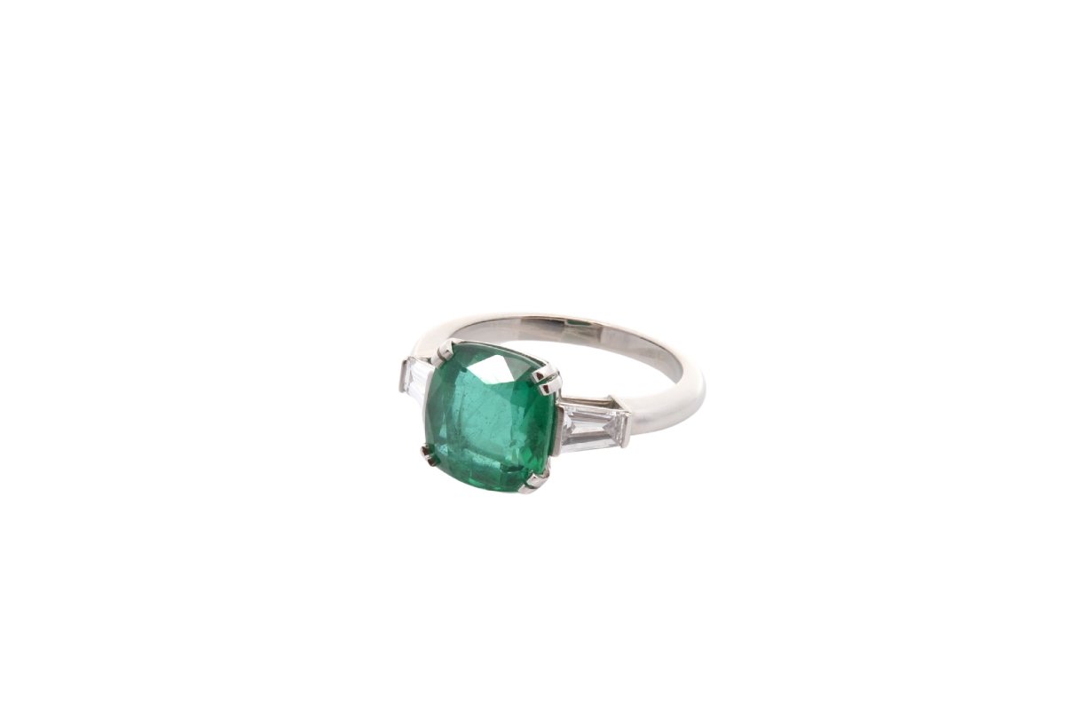 3.51-carat Emerald Ring With Diamonds