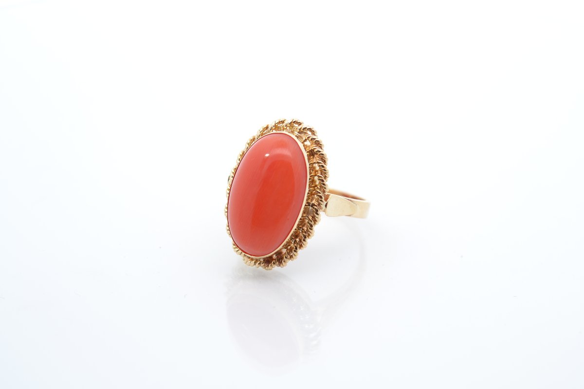 Pre-owned 18k Gold Coral Ring