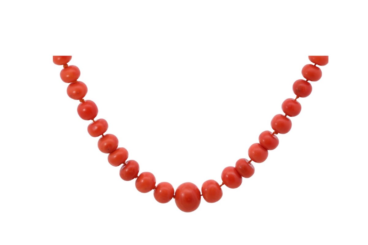 Collier ancien en perles de corail et or 18k