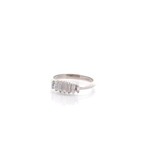 Bague diamants de taille baguette en platine