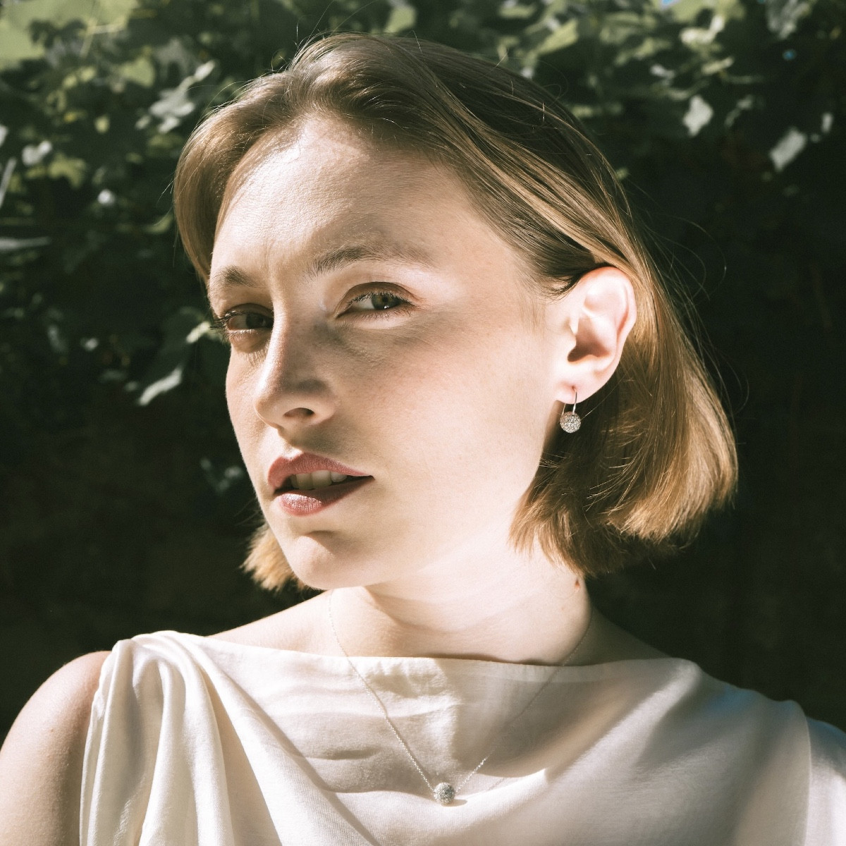  White Gold Necklace Adorned With A Diamond-encrusted Bead-photo-2